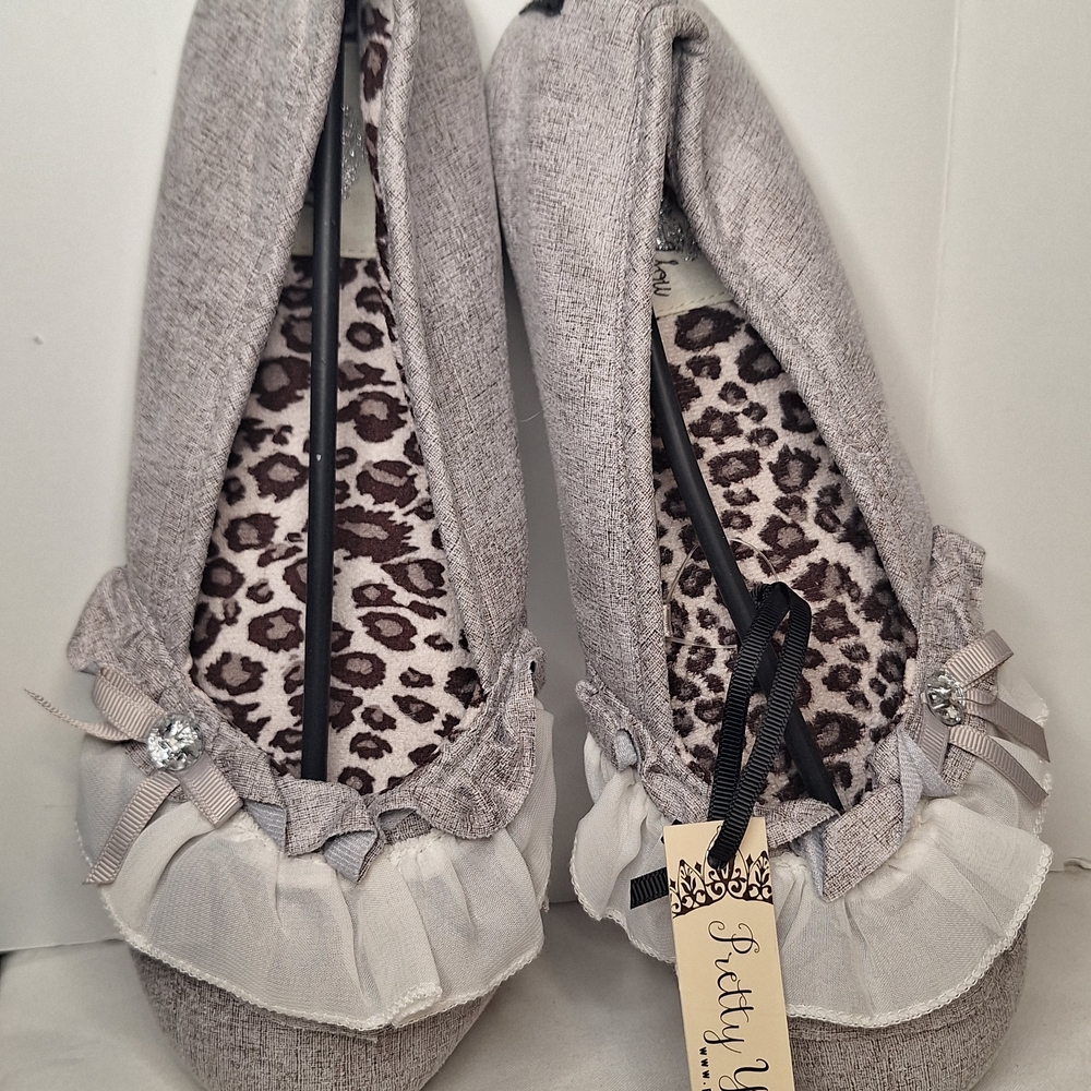 Pretty You London Slippers Size 8-9 New